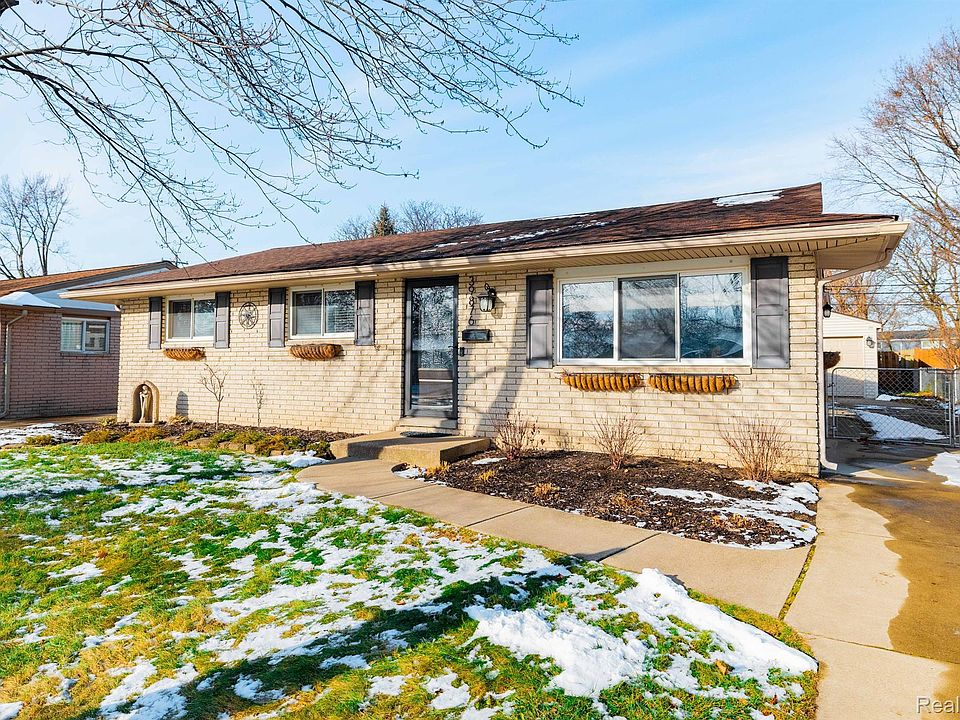 1st image of 39876 Hillary Dr
