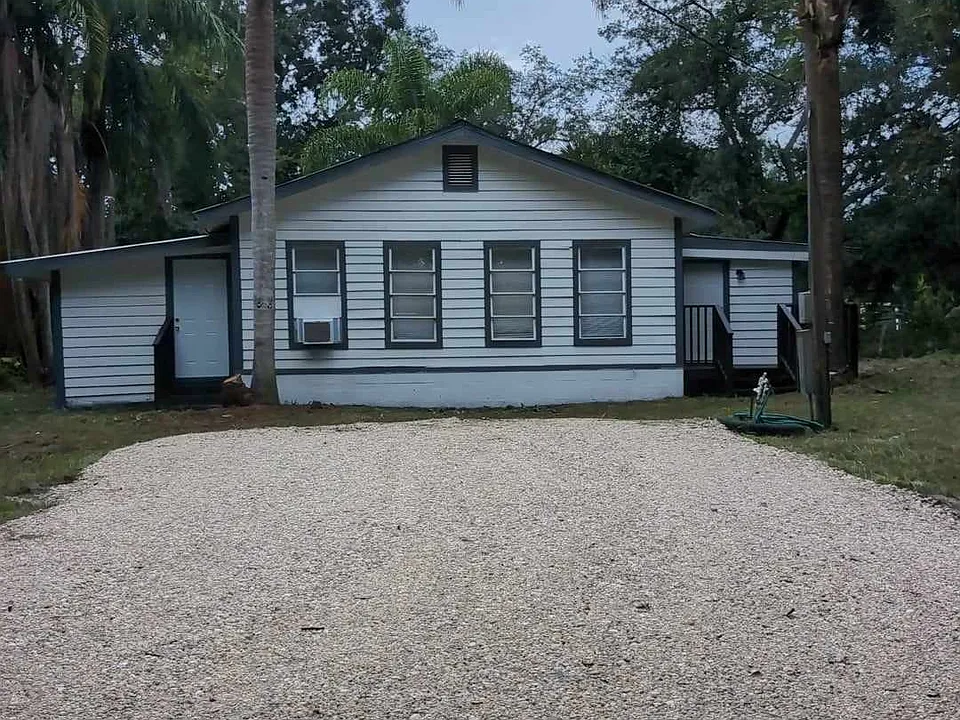 1537 Poe Rd