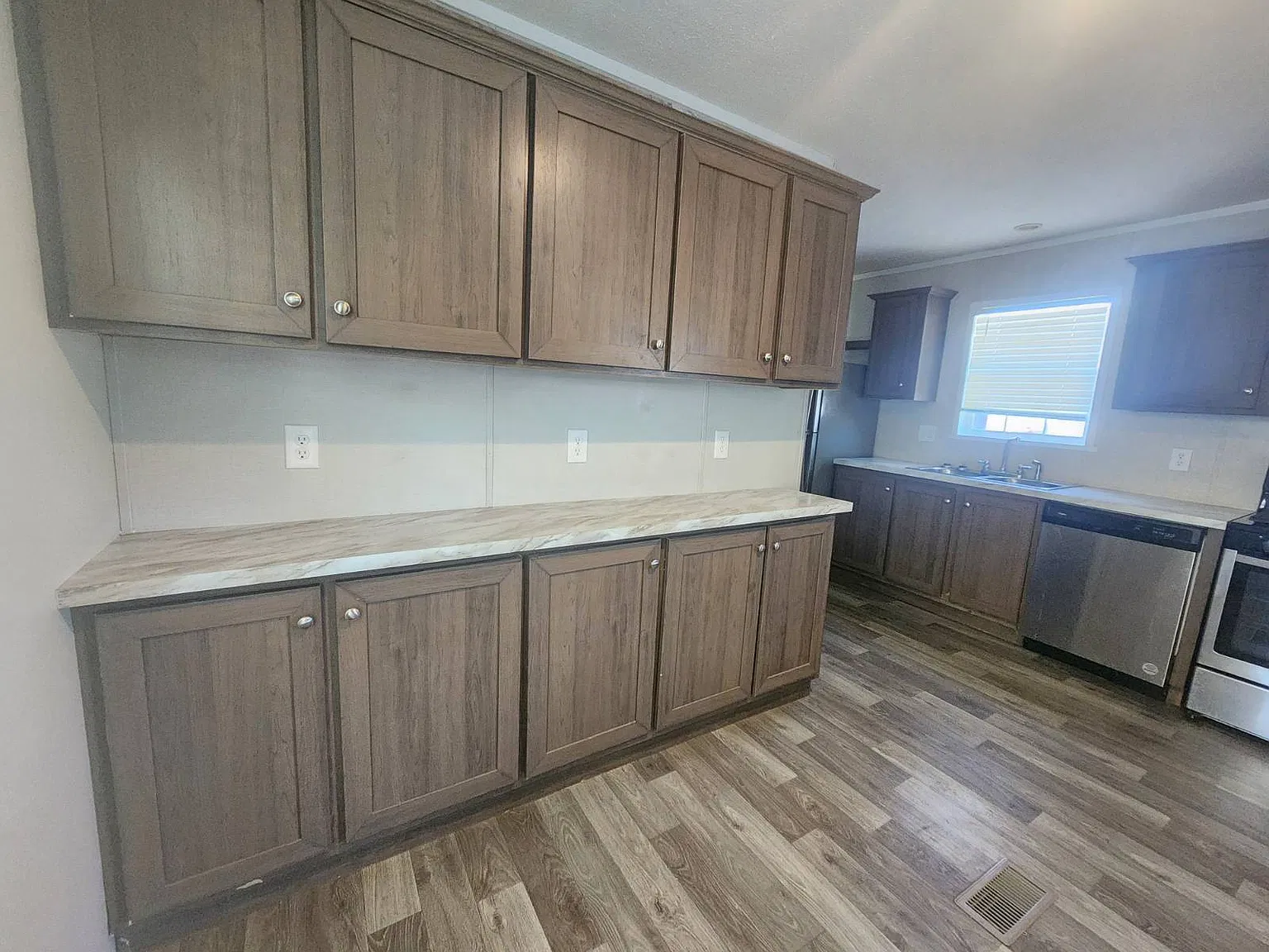 2501 N Apperson Way — Photo 4