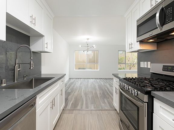 5th image of 1432 S Saltair Ave #208