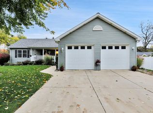 828 Lyons Rd, Portland, MI 48875