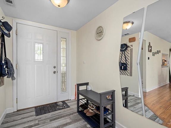 5th image of 1044 Cranbrook Dr