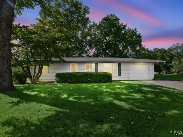 211 Edding Ln, Fairview Heights, IL 62208