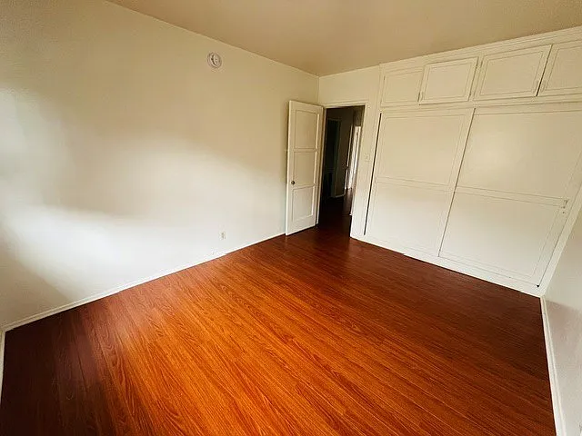 12823 Burbank Blvd — Photo 20
