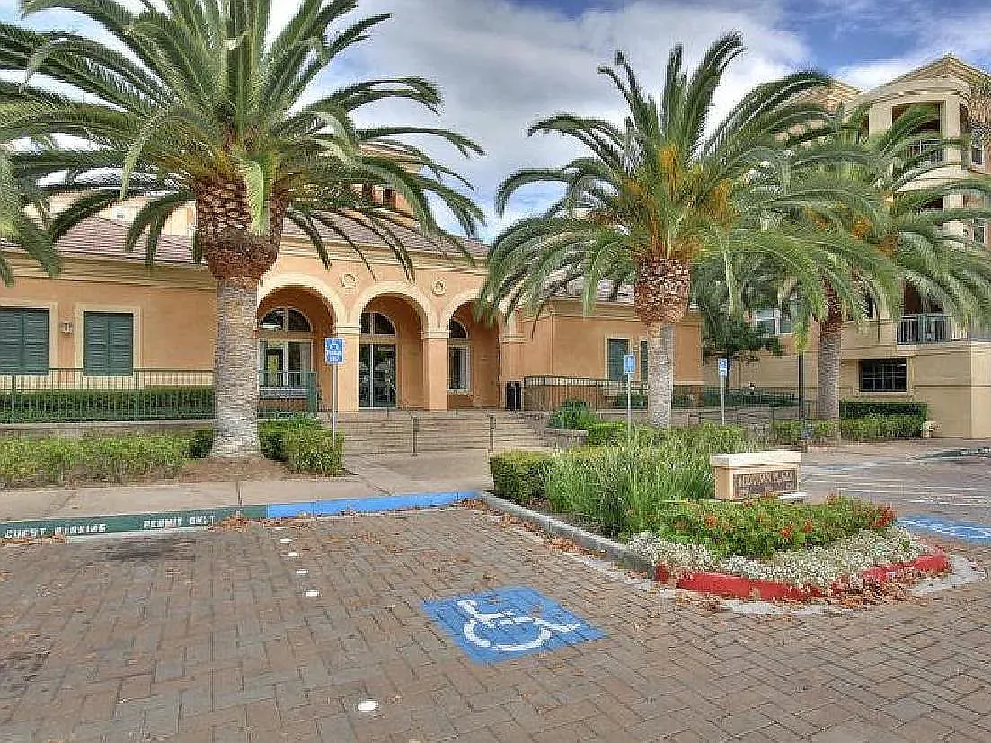 2 bed, 1108 sqft, $3,250 — Photo 1