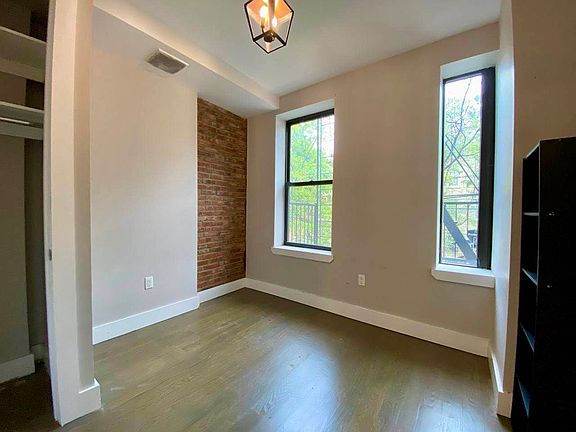 5th image of 411 Menahan St #2F