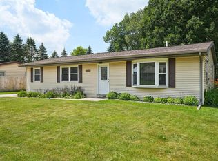 705 Pleasantwood Dr, Kewaskum, WI 53040