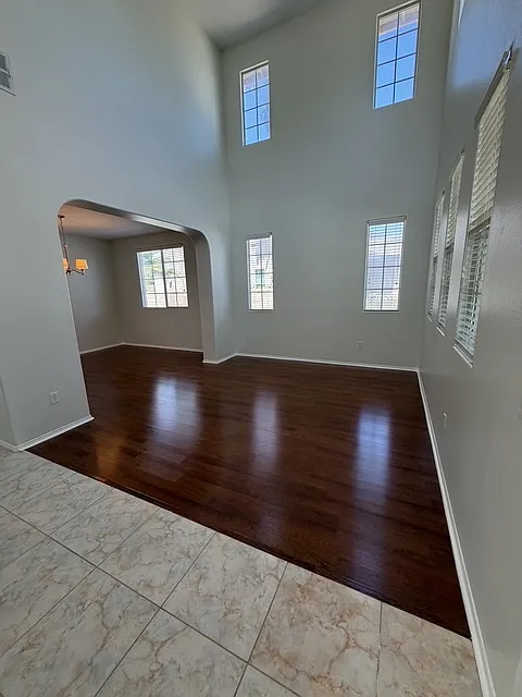 5 bed, 2644 sqft, $3,400 — Photo 4