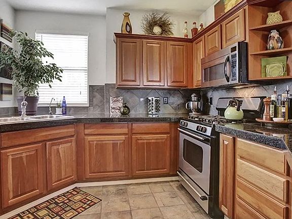 3rd image of 1570 NE Ashberry Dr