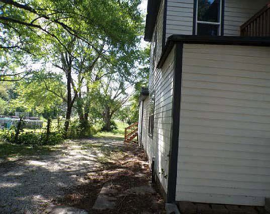 3rd image of 404 S Ash St
