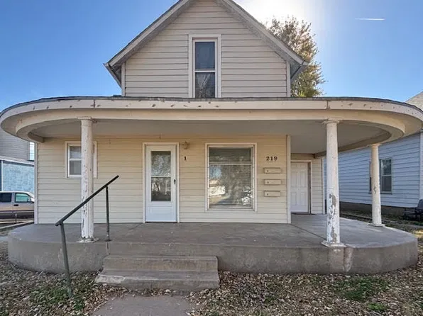 219 W 4th St #2, Larned, KS 67550