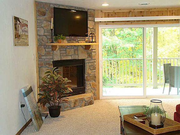 5th image of 115 Saint Clair Ct Unit 2F
