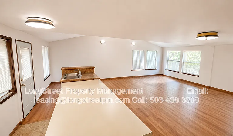 606 NW 28th St — Photo 5
