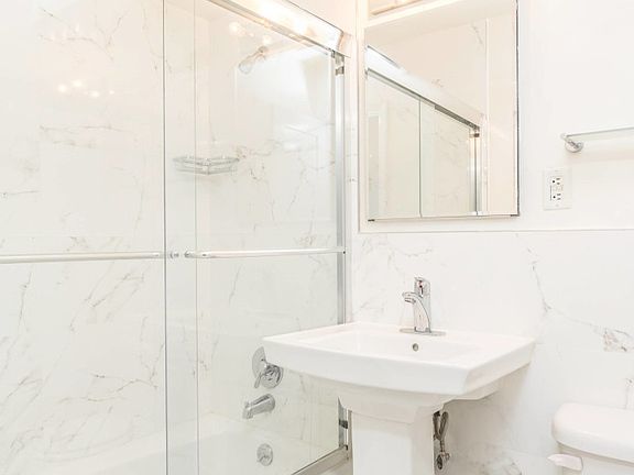 Maple-Gardens-two bedroom extreme bathroom