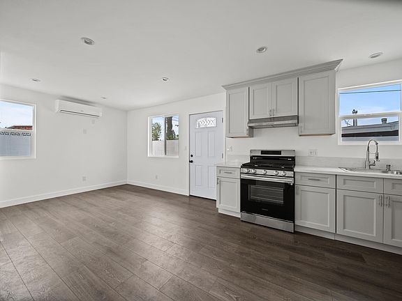 4th image of 12736 Montford St #1
