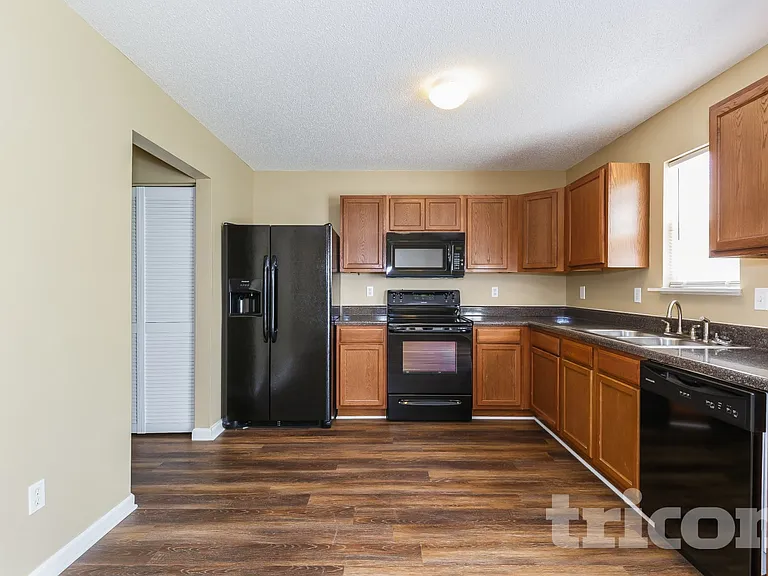 153 Cottage Lake Way — Photo 3
