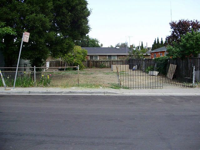 2nd image of 2216 Euclid Ave