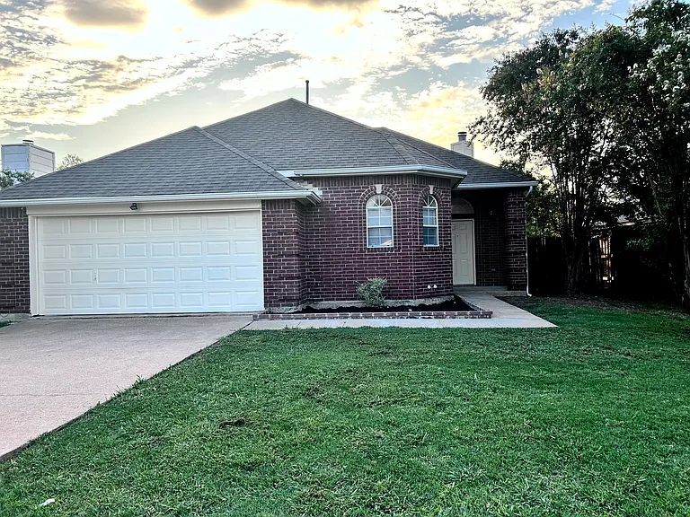 534 Meadow Ln — Photo 1