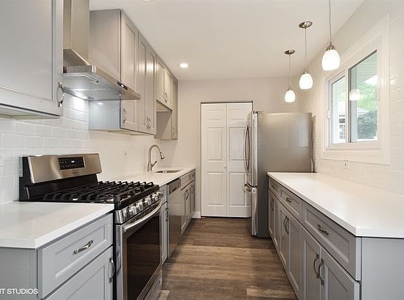 3rd image of 1075 Cobble Hill Ct