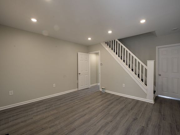 3rd image of 6236 N Beechwood St