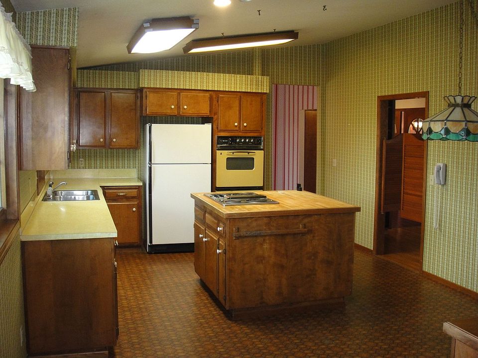 2nd image of 1587 Orchard Heights Rd NW