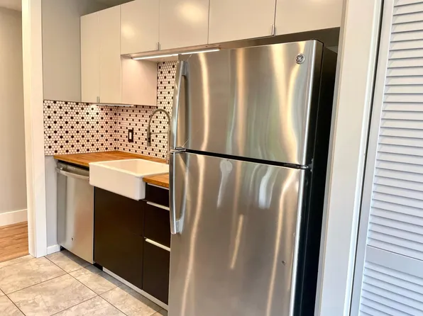 2863 Thorndyke Ave W APT 202, Seattle, WA 98199