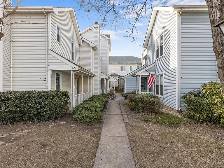 527 Pine Tops Ct — Photo 2