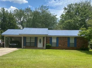 2505 Deerfield Ln, Northport, AL 35473