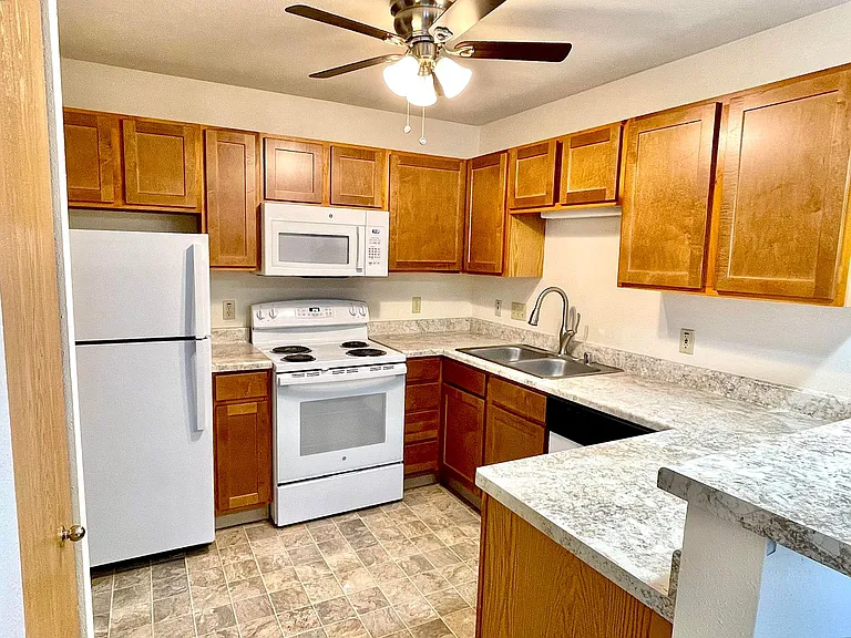 Stone Creek Apartments — Photo 27