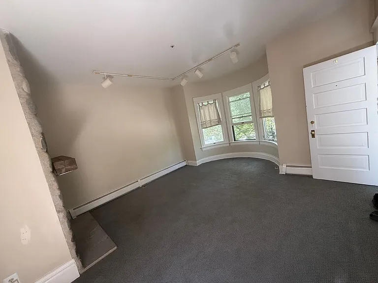 1042 Spruce St — Photo 4