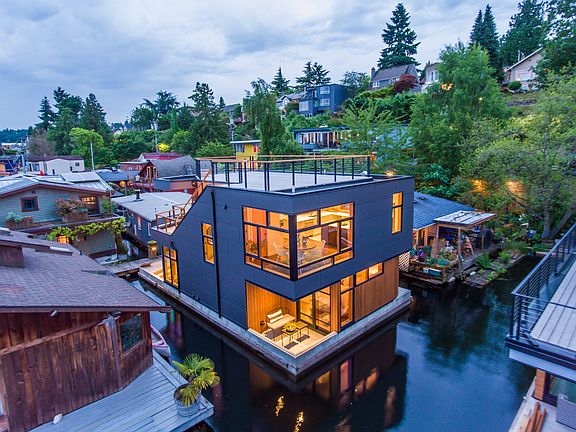 2nd image of 3146 Portage Bay Pl E