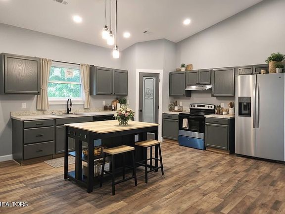 3rd image of 181 Sunshine Ln