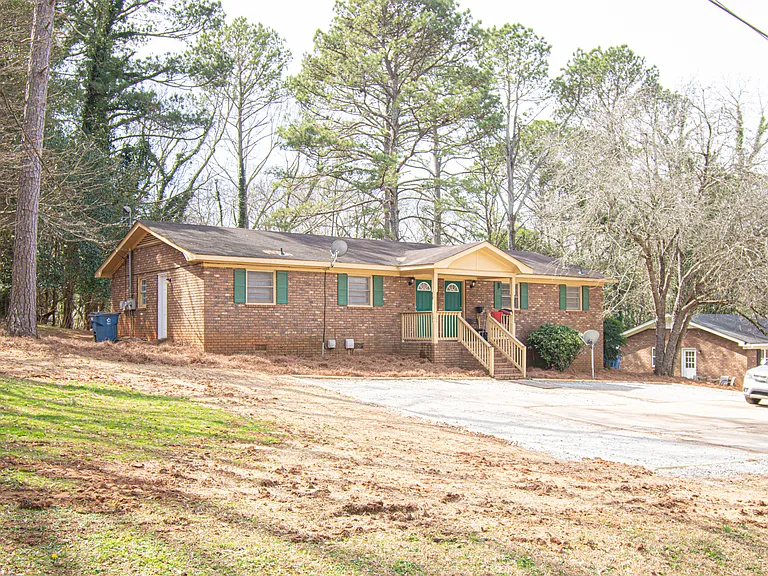 185 Westwood Dr #A — Photo 3
