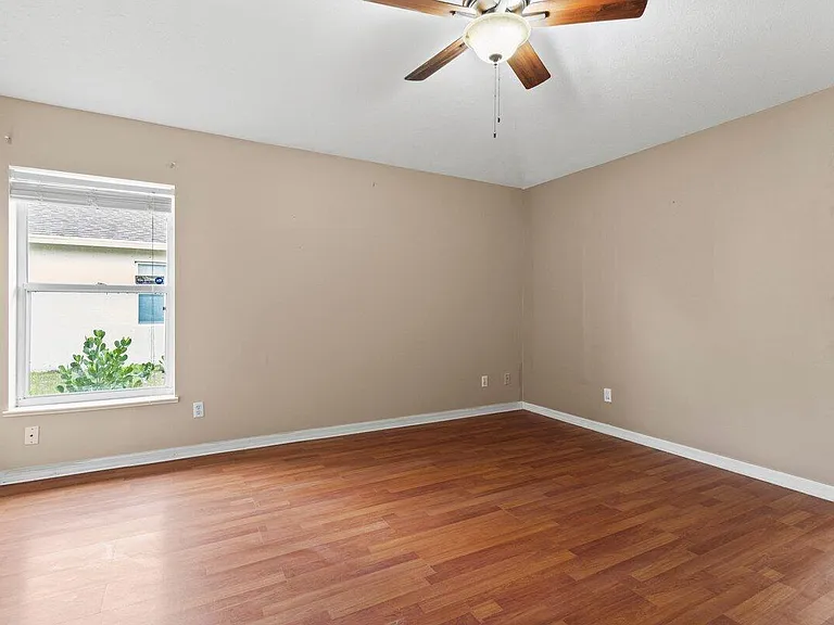4557 SW Athena Dr — Photo 3