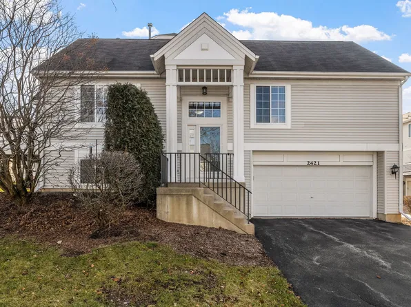 2421 Oakfield Dr, Aurora, IL 60503