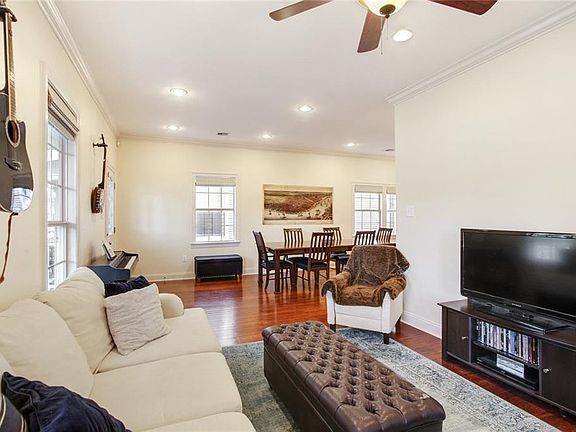 5th image of 2429 Marengo St