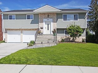 2103 Kenneth Rd, Merrick, NY 11566