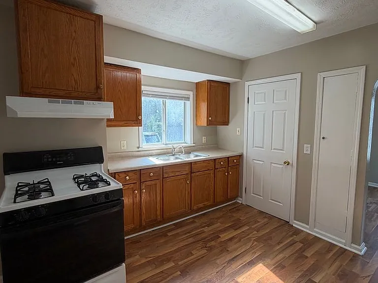 137 Highland Ave — Photo 4
