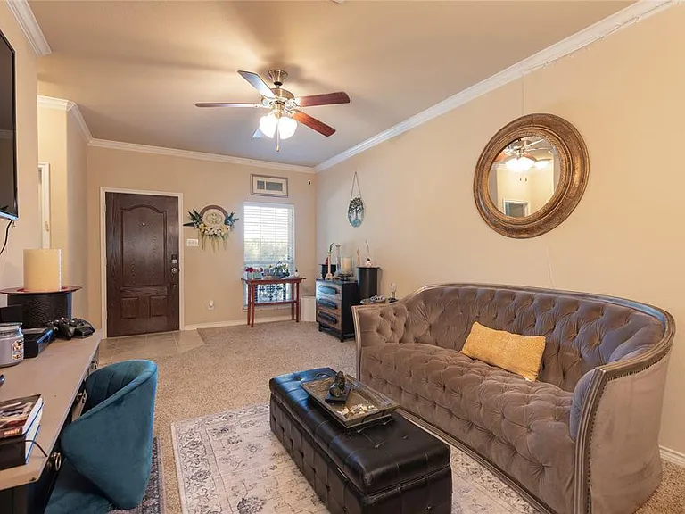 2133 Colby Ln — Photo 3