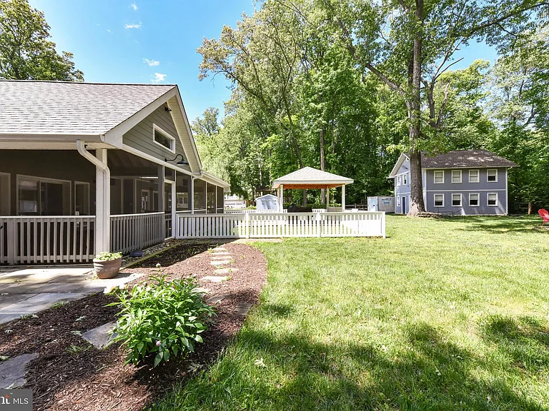 14 Oak Ln — Photo 44