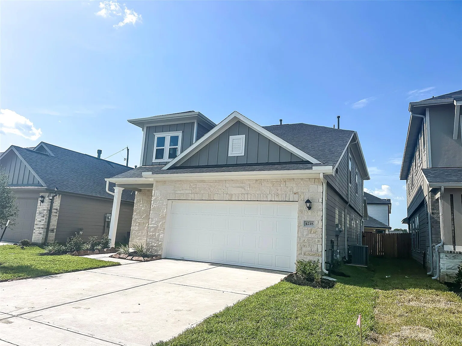 4 bed, 2.5 bath, 2397 sqft, $2,400 — Photo 2