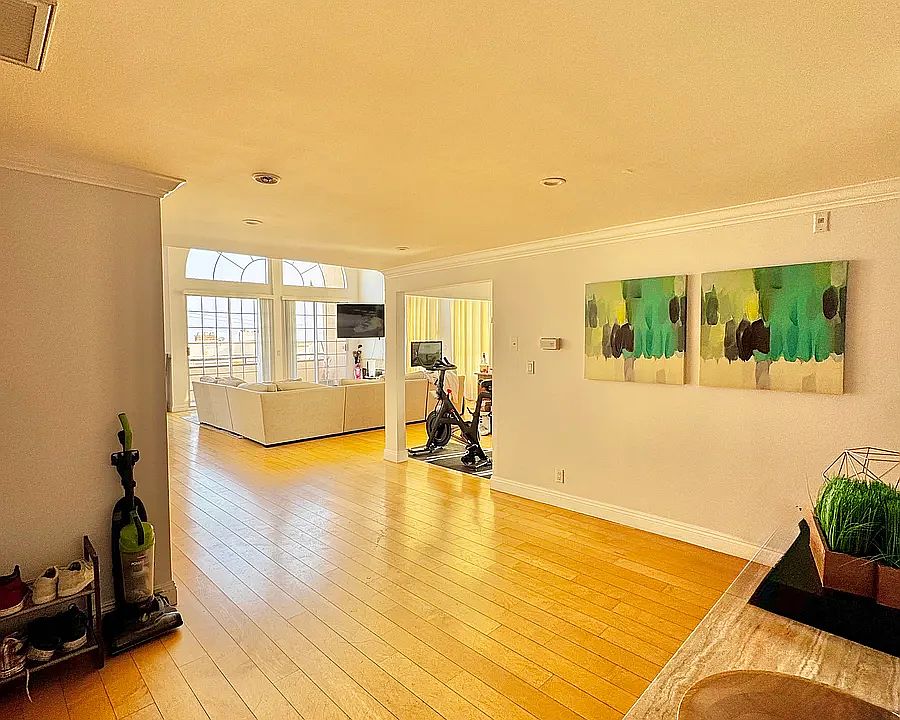 1st image of 11812 Gorham Ave #Penthouse 2
