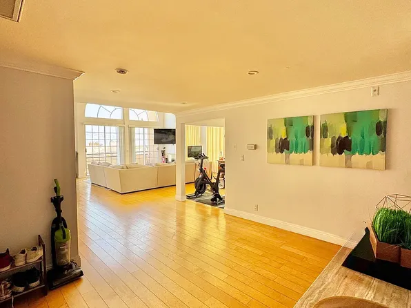 11812 Gorham Ave #Penthouse 2, Los Angeles, CA 90049