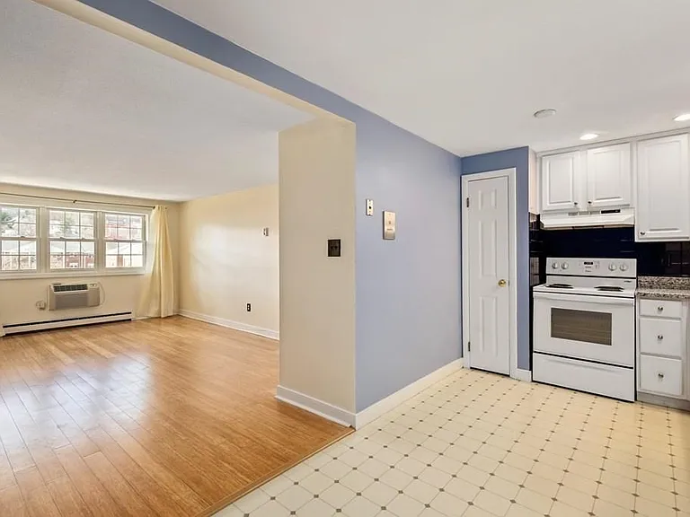 8 Old Colony Ln #10 — Photo 7