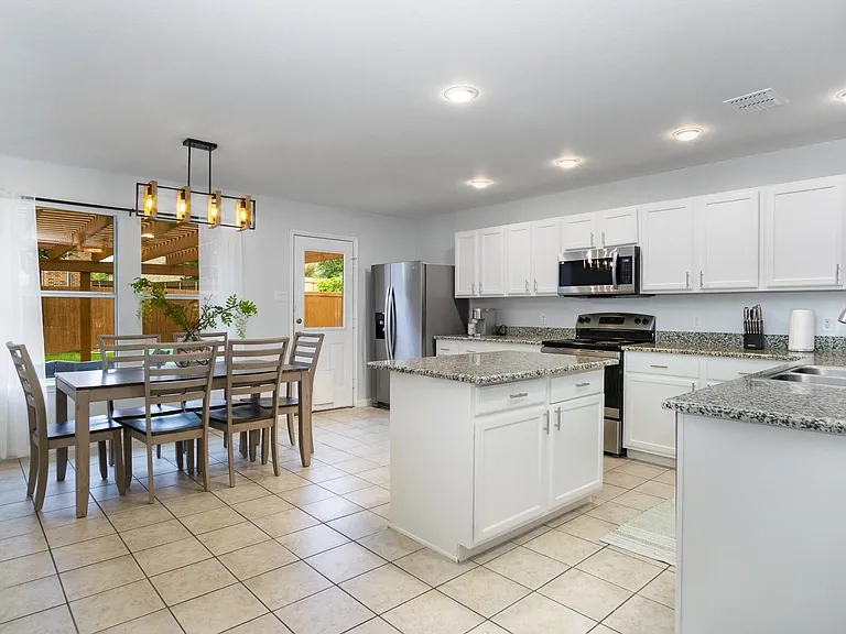 9437 Goldenview Dr — Photo 9
