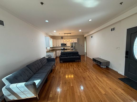 3rd image of 189 Terrace Ave