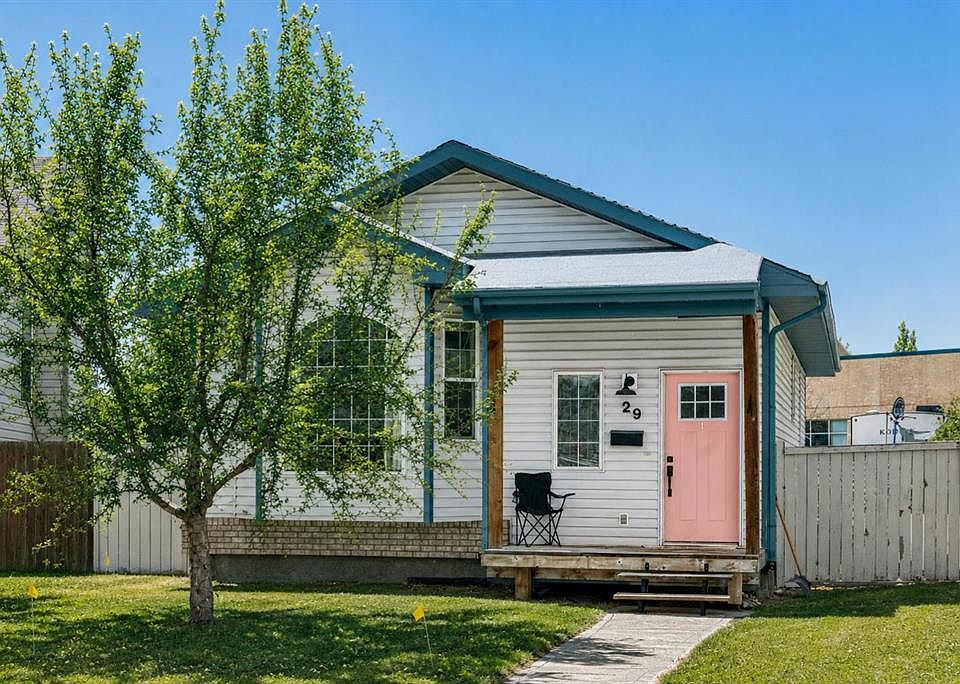 1st image of 29 W Duval Cres