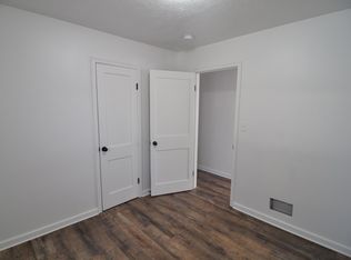 2933 SW 6th St, Lincoln, NE 68522