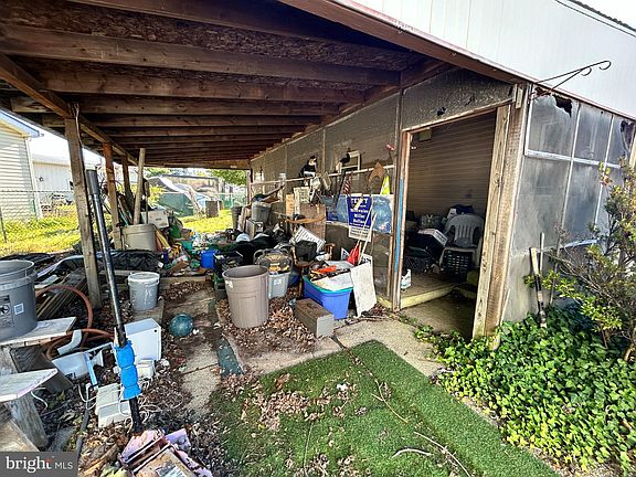5th image of 24 W Lois Dr