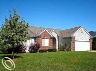 2351 Redbud Dr, Howell, MI
